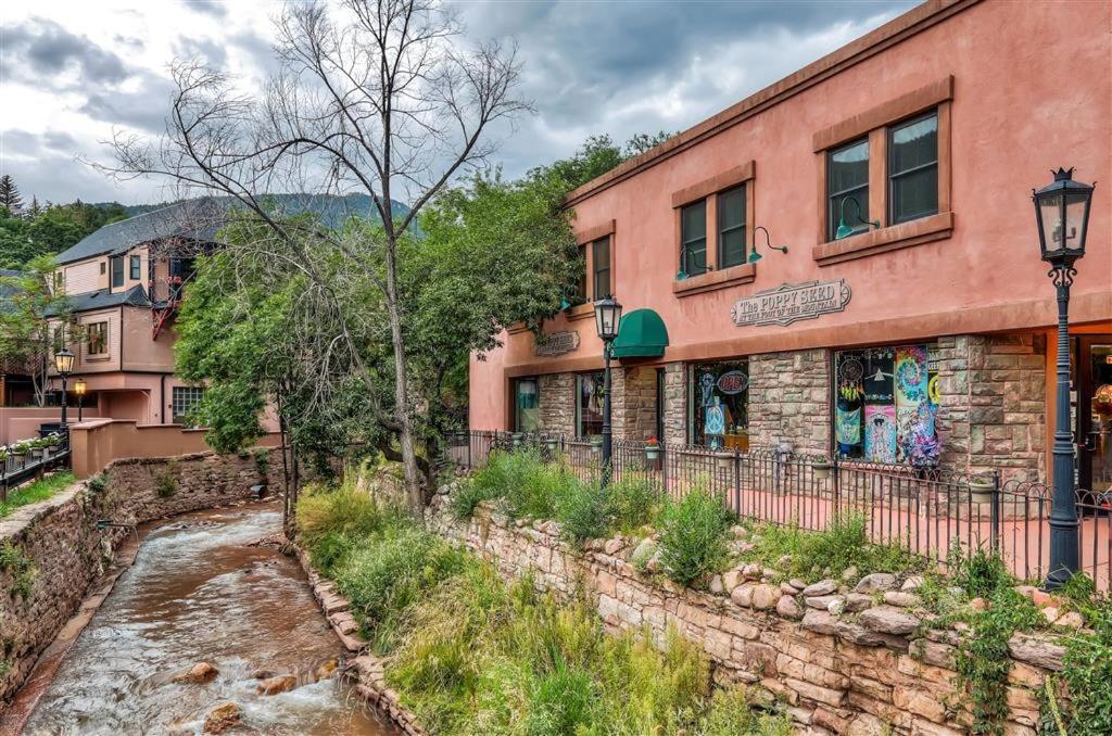 Downtown Manitou Springs Home Tranquil Creek View Exterior foto